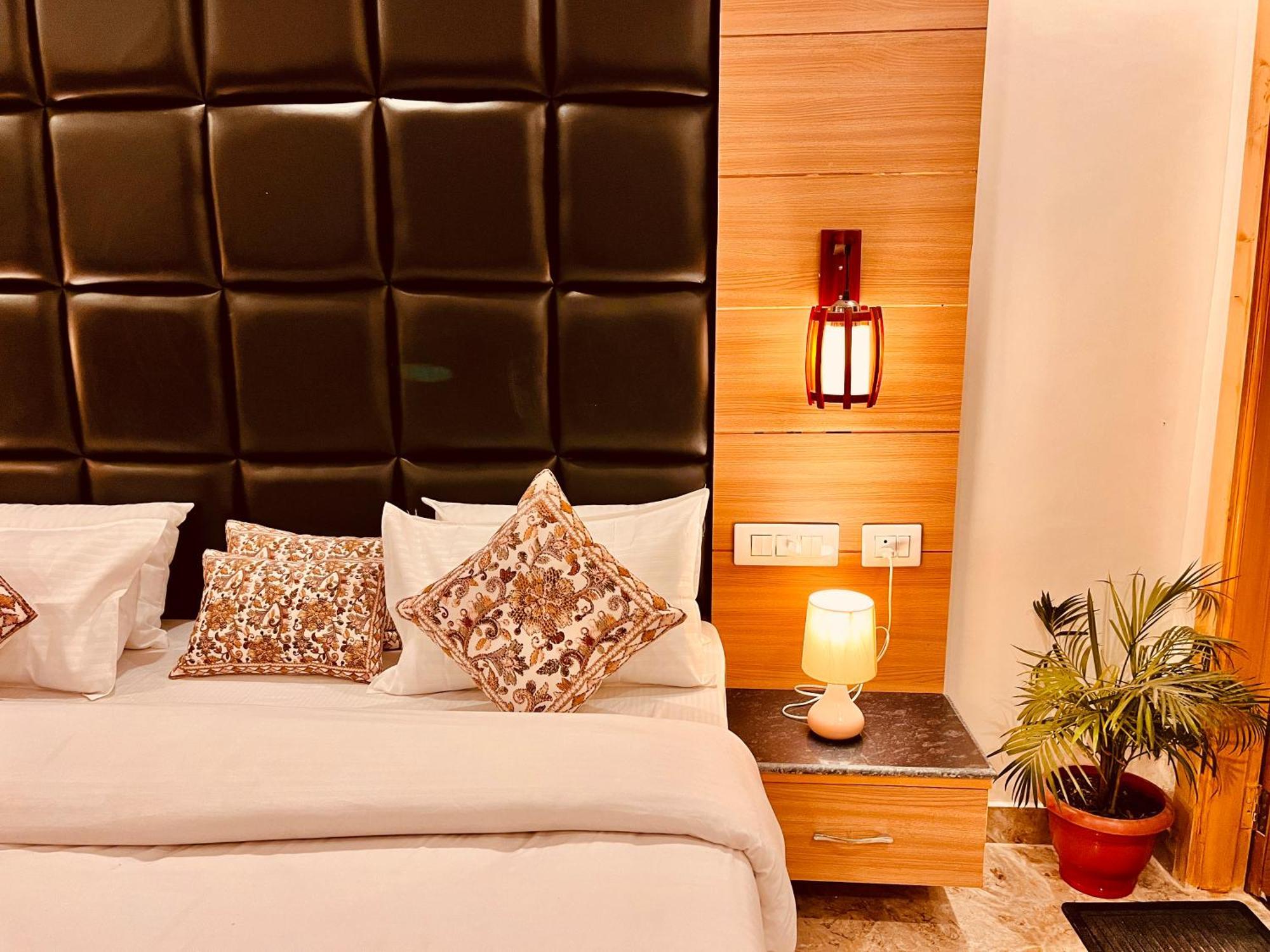 Hotel Classic Crown - #Scenic Mountain View #Open Terrace #Parking #Premium Rooms With Balcony #Guest Preferred #Best Selling Hotel In Mussoorie Exterior photo