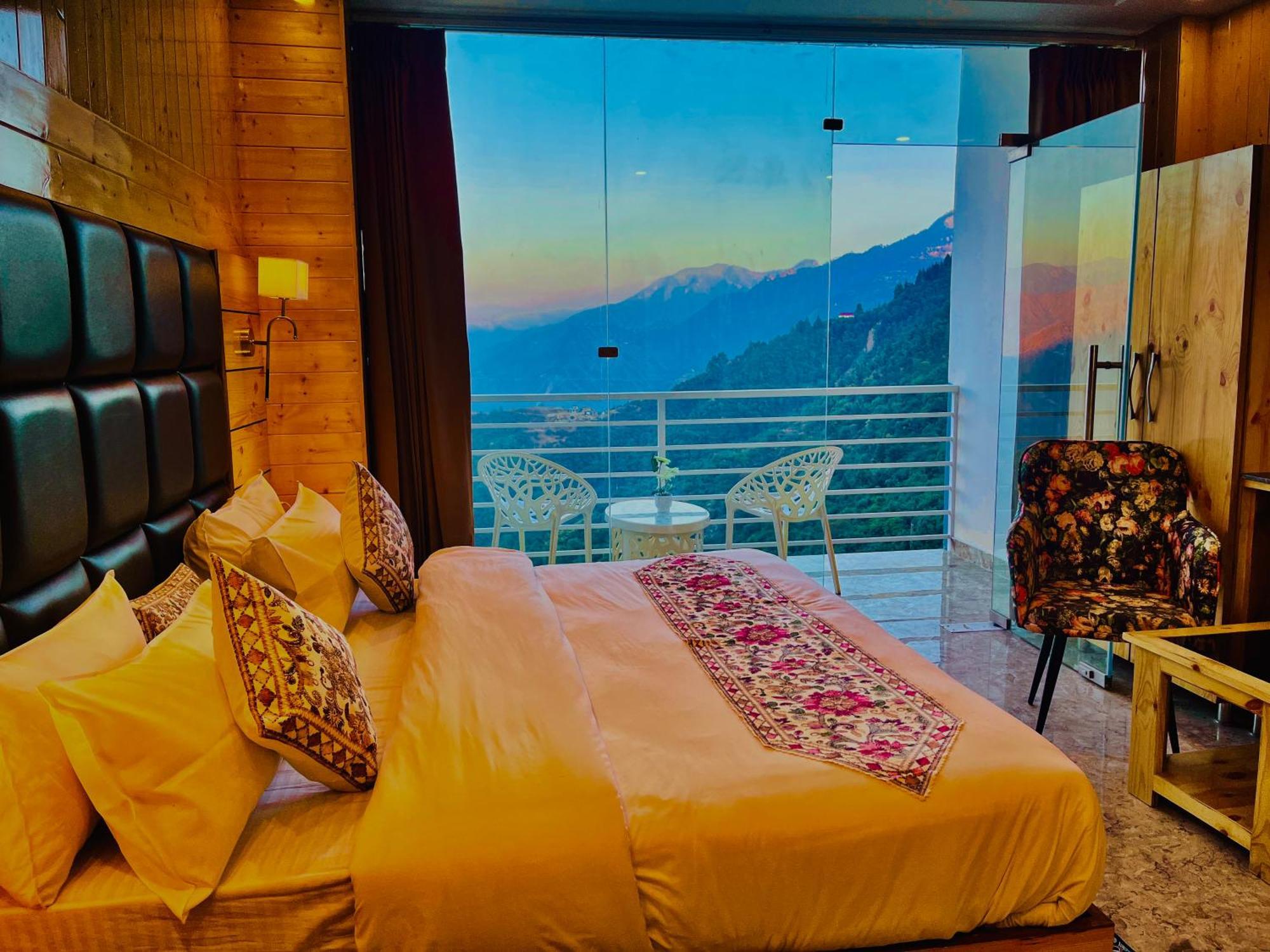 Hotel Classic Crown - #Scenic Mountain View #Open Terrace #Parking #Premium Rooms With Balcony #Guest Preferred #Best Selling Hotel In Mussoorie Exterior photo