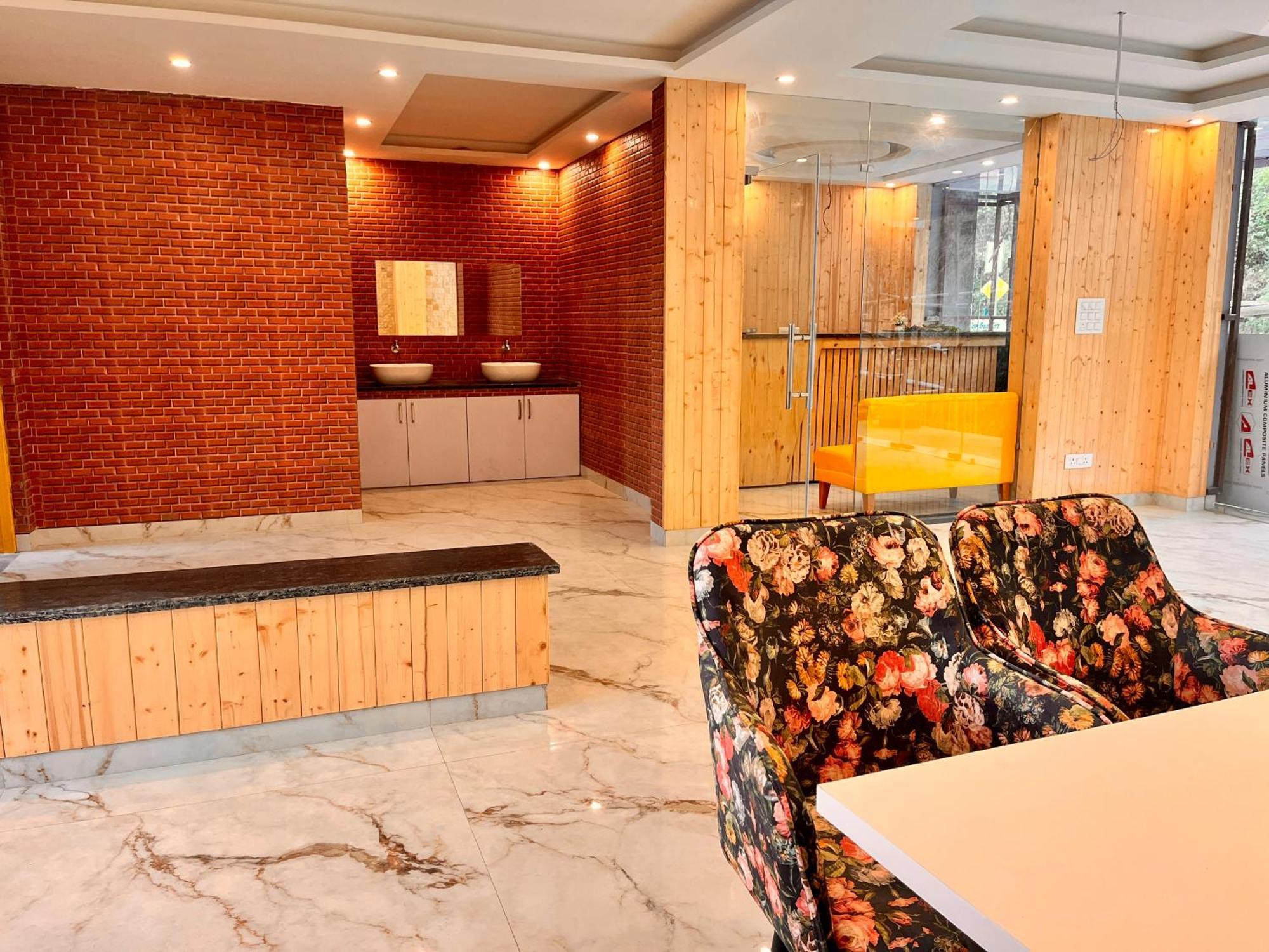 Hotel Classic Crown - #Scenic Mountain View #Open Terrace #Parking #Premium Rooms With Balcony #Guest Preferred #Best Selling Hotel In Mussoorie Exterior photo