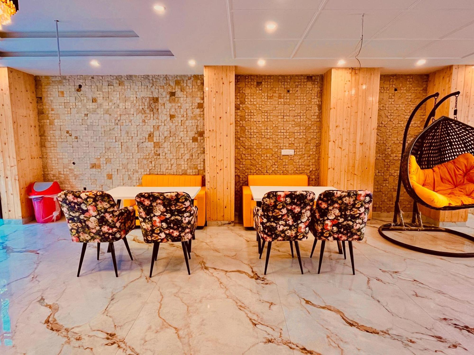 Hotel Classic Crown - #Scenic Mountain View #Open Terrace #Parking #Premium Rooms With Balcony #Guest Preferred #Best Selling Hotel In Mussoorie Exterior photo