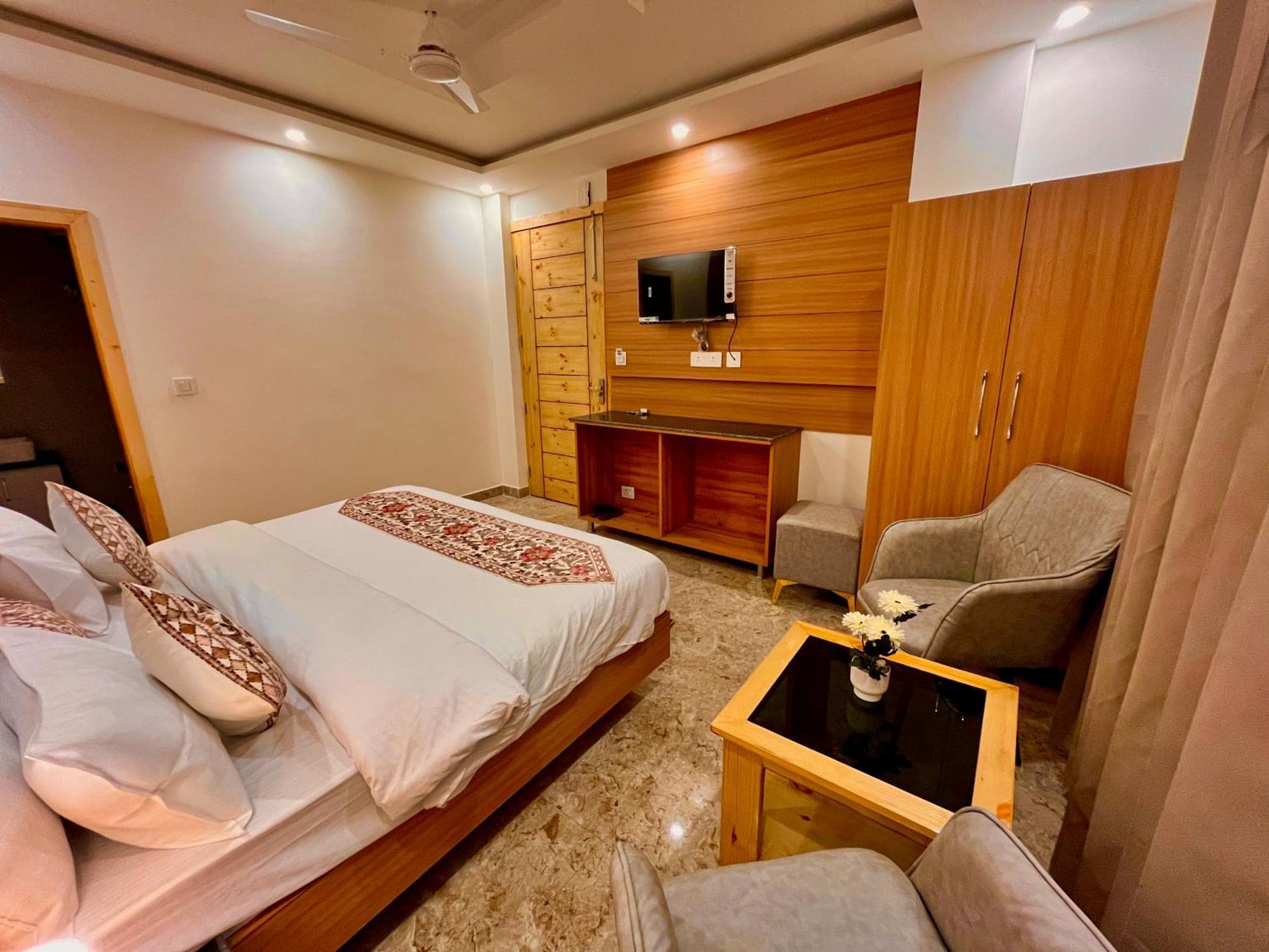 Hotel Classic Crown - #Scenic Mountain View #Open Terrace #Parking #Premium Rooms With Balcony #Guest Preferred #Best Selling Hotel In Mussoorie Exterior photo