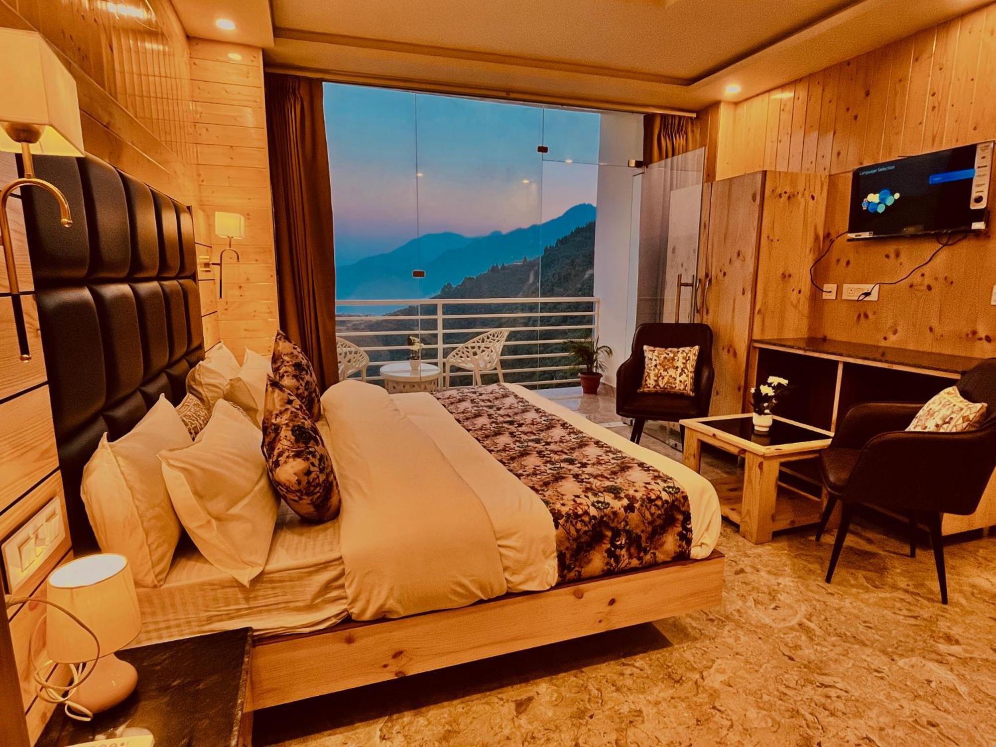 Hotel Classic Crown - #Scenic Mountain View #Open Terrace #Parking #Premium Rooms With Balcony #Guest Preferred #Best Selling Hotel In Mussoorie Exterior photo
